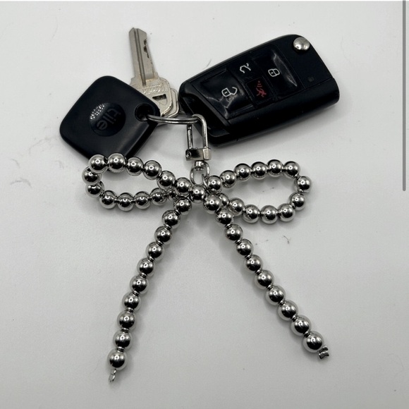 🎀NEW Silver Beaded Bow Bag Charm/ Keychain Key Ring Oversized Cute - Picture 3 of 6